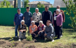 В Беляевском районе в память об участниках СВО посадили ели и розы